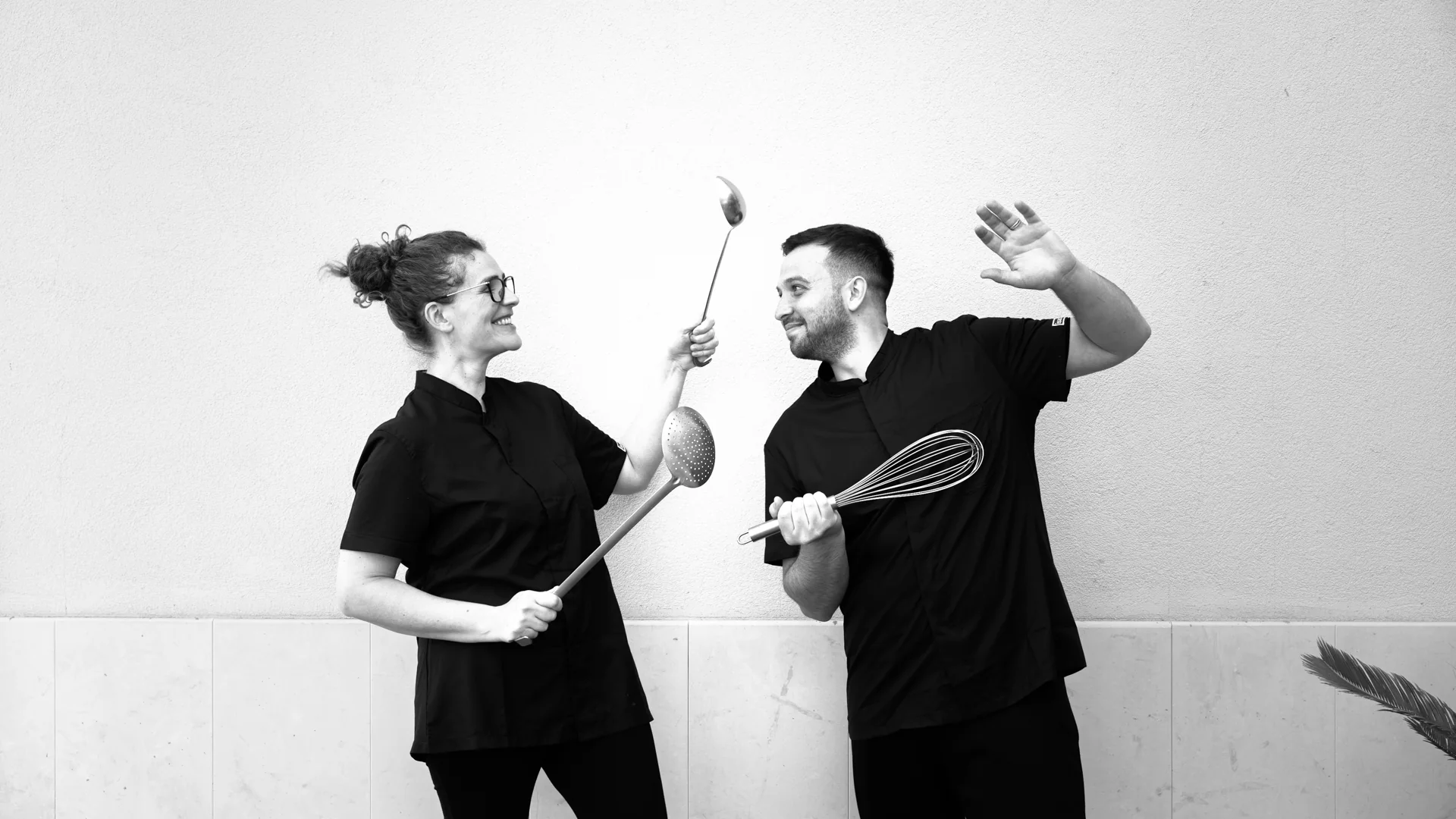 Gli chef di Sabìa Stefano Toscano e Pilar Toledo, in bianco e nero